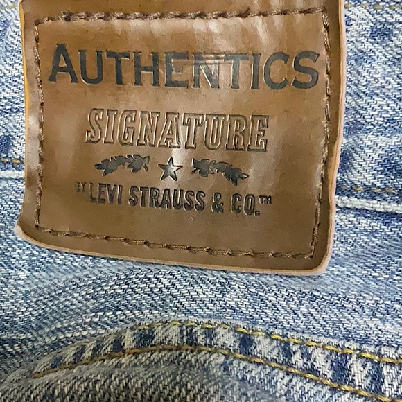 Authentic Signature Levi Strauss & Co. Light Blue Wash, Low Bootcut Jeans - Picture 5 of 8